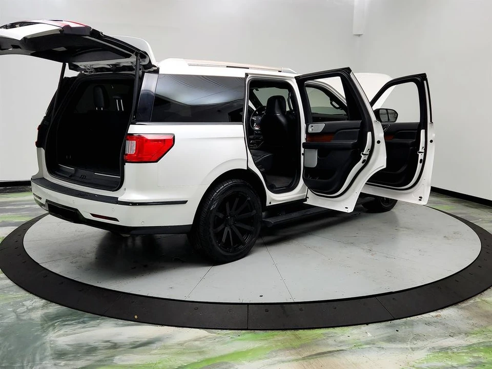 2019 Lincoln Navigator 4th Gen - Image 11 of 12