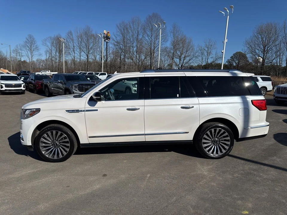 2019 Lincoln Navigator 4th Gen - Image 2 of 12