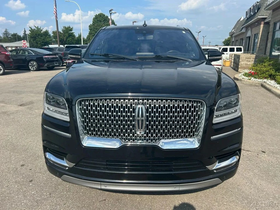 2019 Lincoln Navigator 4th Gen - Image 2 of 12