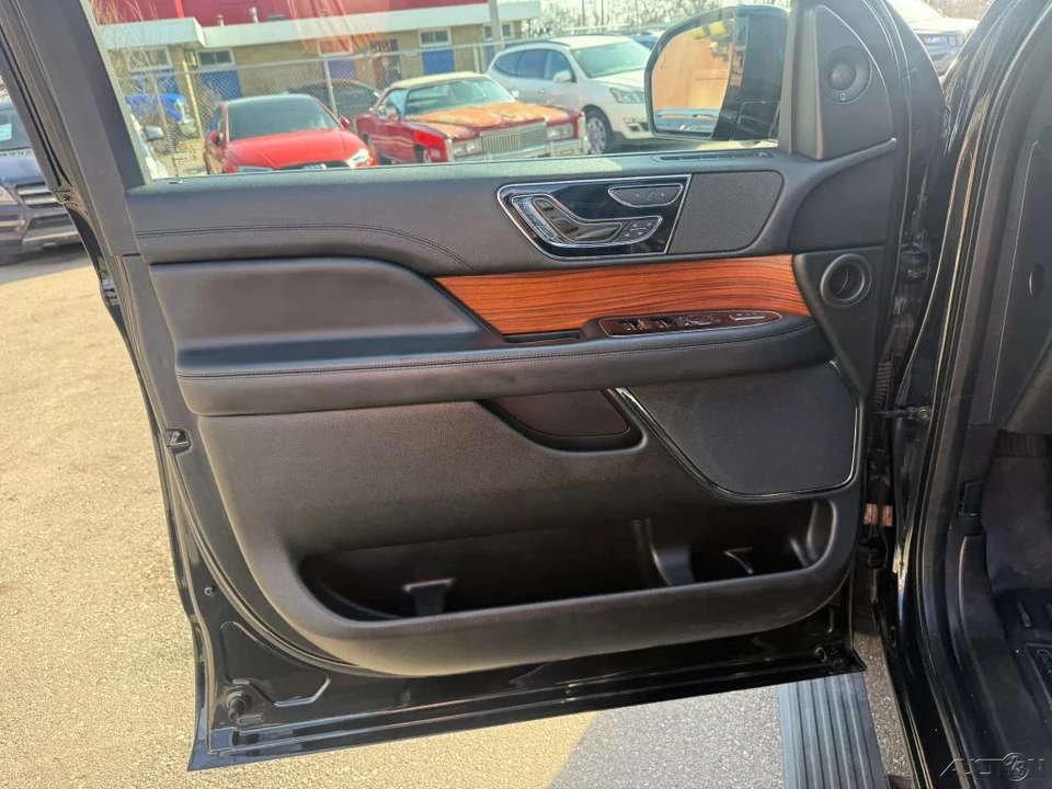 2019 Lincoln Navigator 4th Gen - Image 18 of 21