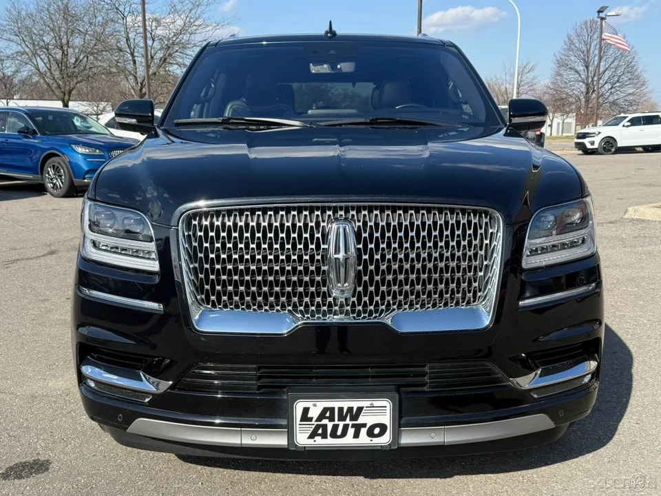 2019 Lincoln Navigator 4th Gen - Image 2 of 12