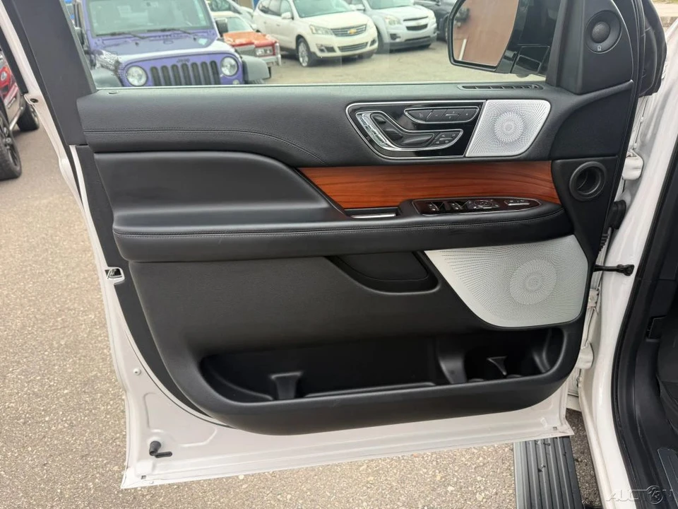 2019 Lincoln Navigator 4th Gen - Image 18 of 21