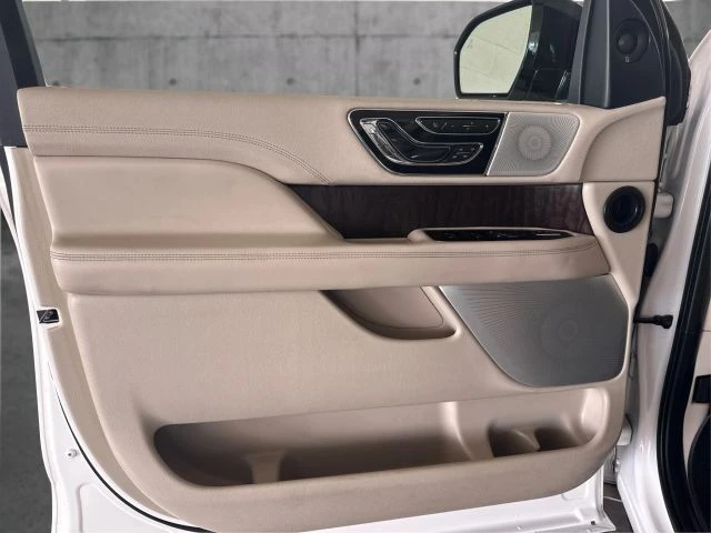 2019 Lincoln Navigator 4th Gen - Image 20 of 21