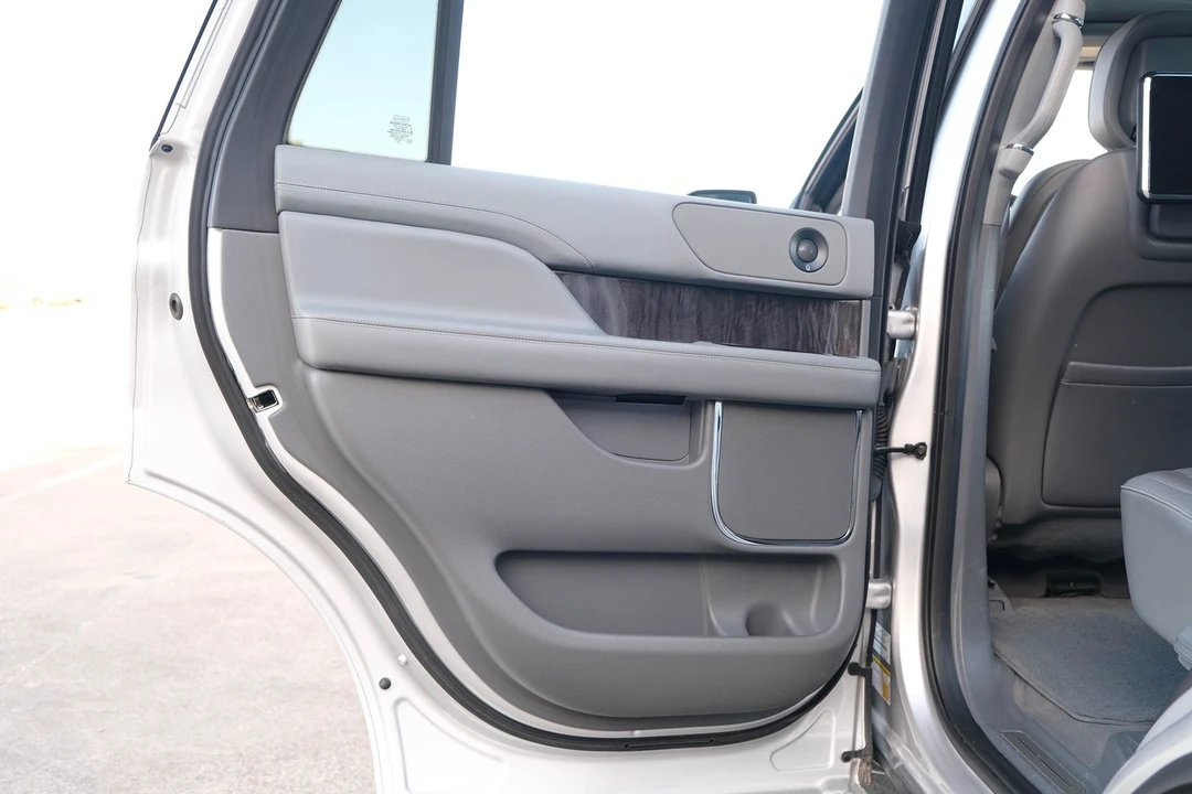 2019 Lincoln Navigator 4th Gen - Image 20 of 21