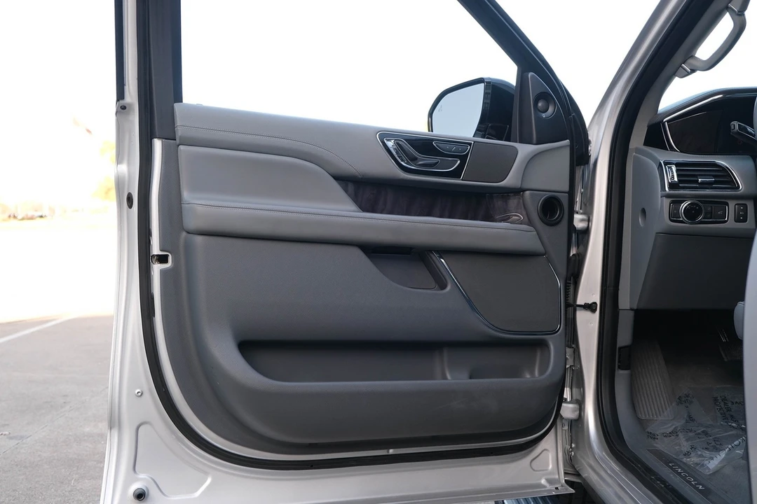 2019 Lincoln Navigator 4th Gen - Image 13 of 21