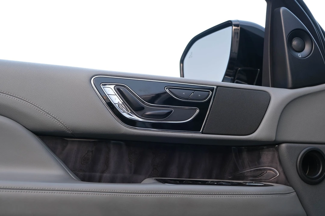 2019 Lincoln Navigator 4th Gen - Image 14 of 21