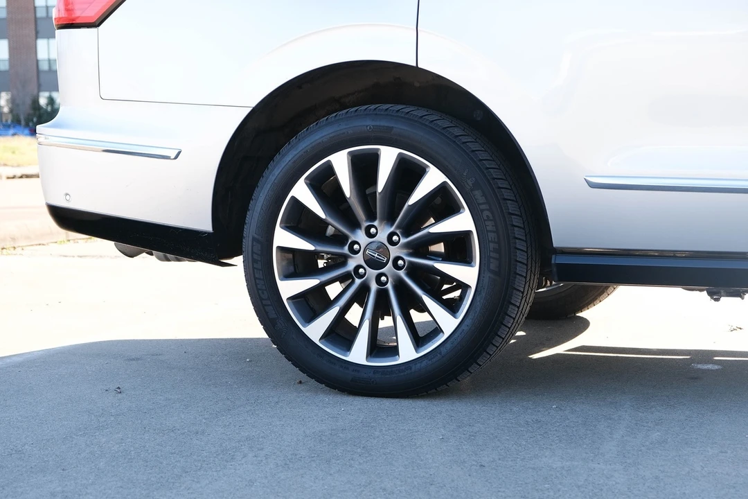 2019 Lincoln Navigator 4th Gen - Image 7 of 21