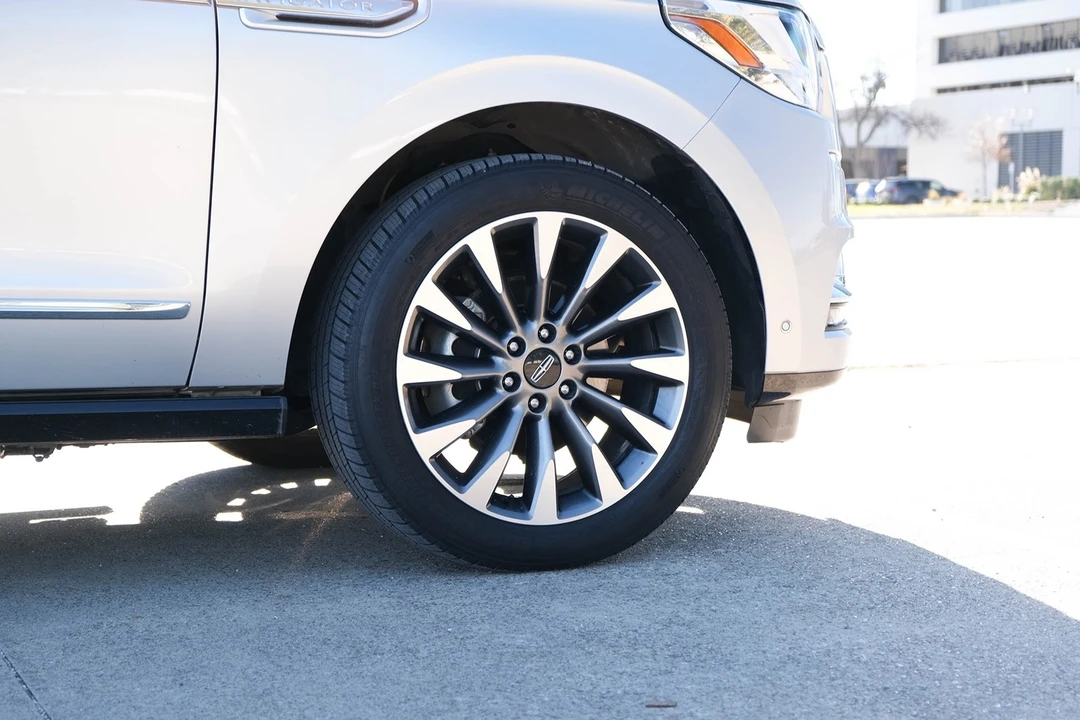 2019 Lincoln Navigator 4th Gen - Image 8 of 21