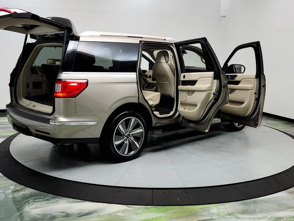 2019 Lincoln Navigator 4th Gen - Image 11 of 12