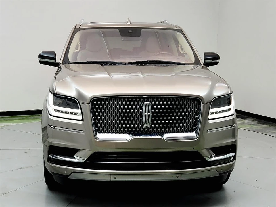 2019 Lincoln Navigator 4th Gen - Image 2 of 12