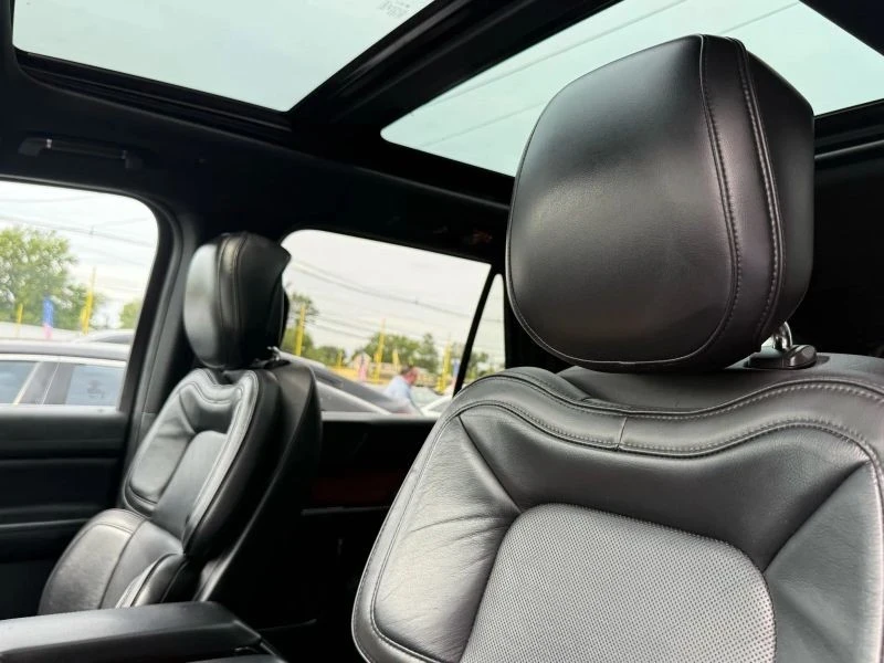 2019 Lincoln Navigator 4th Gen - Image 10 of 12