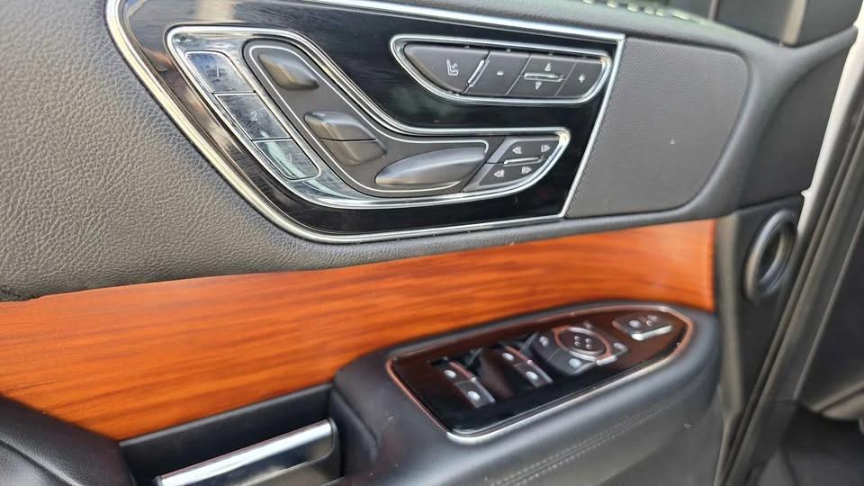 2019 Lincoln Navigator 4th Gen - Image 9 of 16