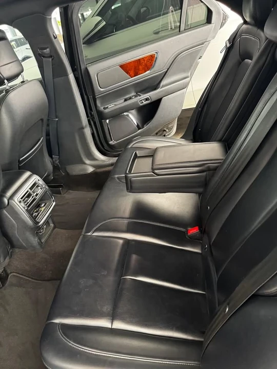 2019 Lincoln Continental 10th Gen - Image 2 of 8