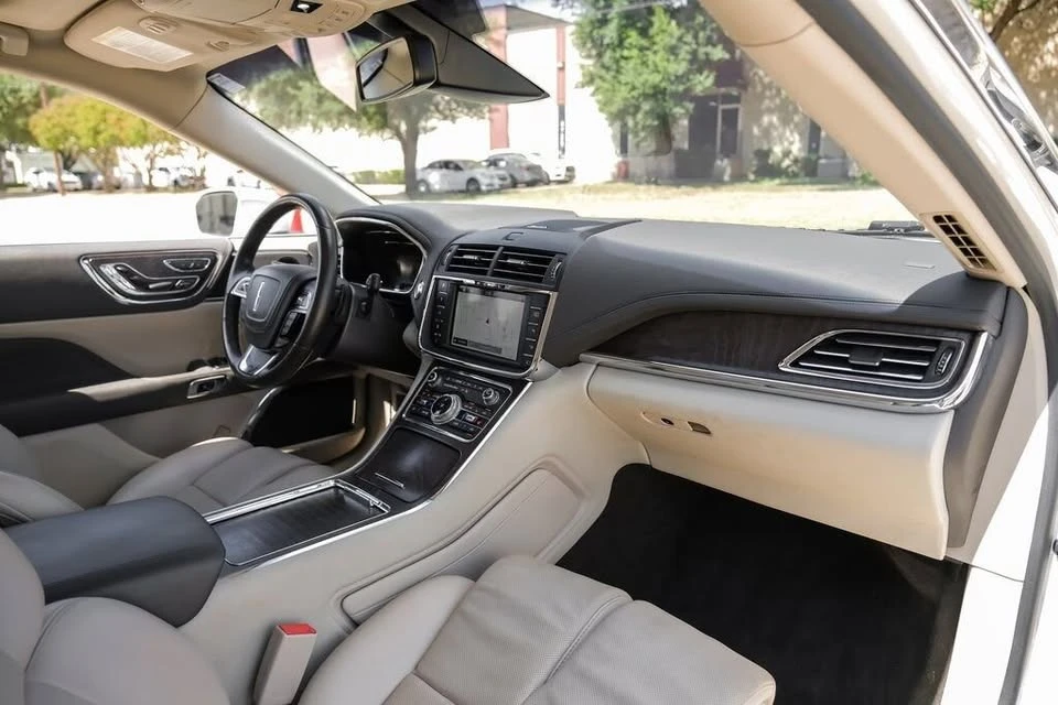 2019 Lincoln Continental 10th Gen - Image 4 of 10