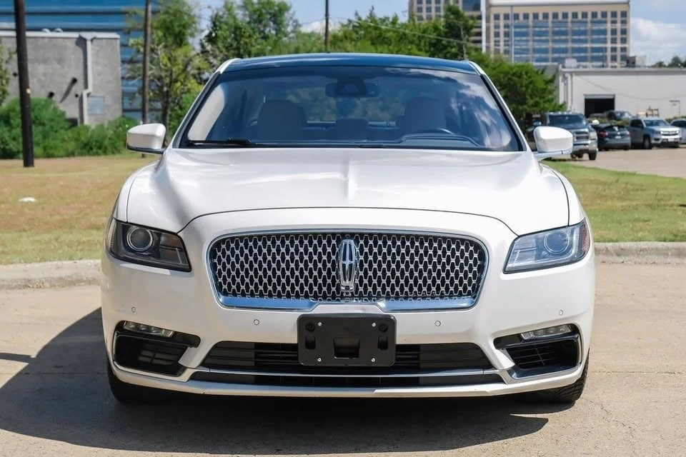 2019 Lincoln Continental 10th Gen - Image 2 of 10