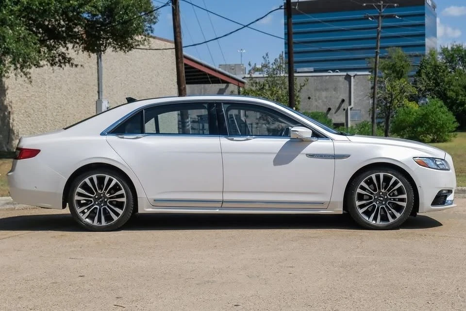 2019 Lincoln Continental 10th Gen - Image 9 of 10