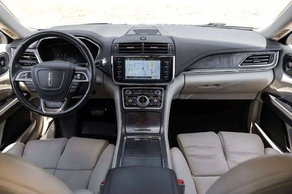 2019 Lincoln Continental 10th Gen - Image 3 of 10