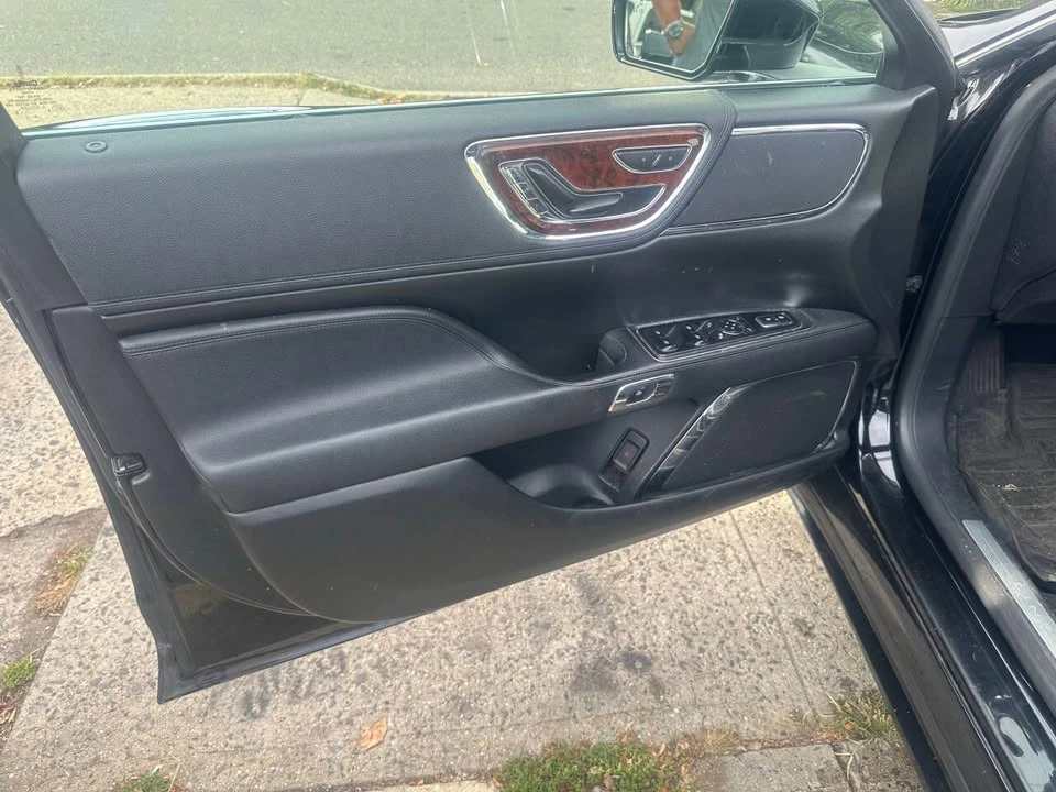 2019 Lincoln Continental 10th Gen - Image 8 of 20