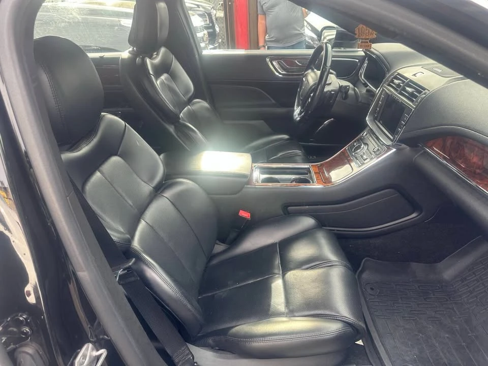 2019 Lincoln Continental 10th Gen - Image 17 of 20