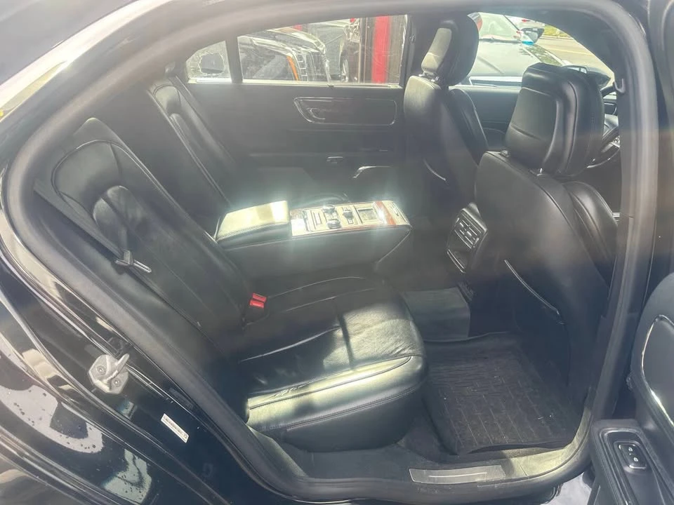 2019 Lincoln Continental 10th Gen - Image 14 of 20