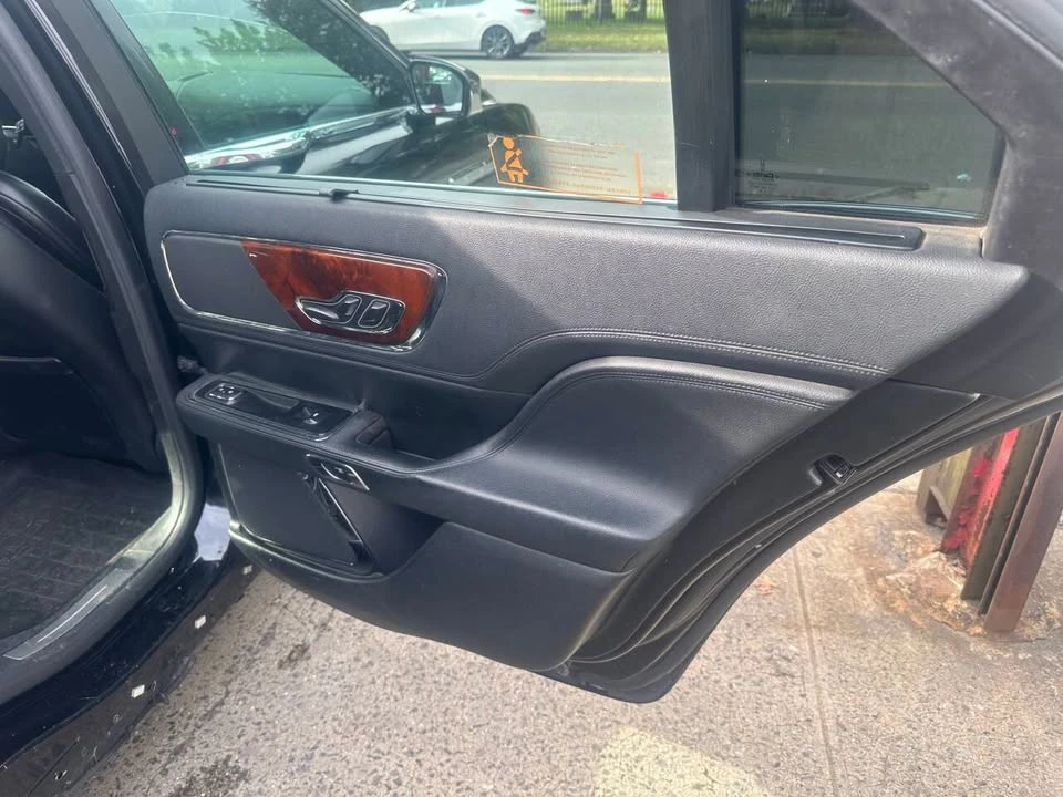 2019 Lincoln Continental 10th Gen - Image 13 of 20