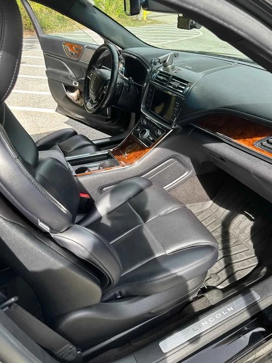 2019 Lincoln Continental 10th Gen - Image 5 of 9