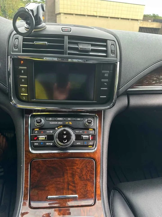 2019 Lincoln Continental 10th Gen - Image 3 of 9