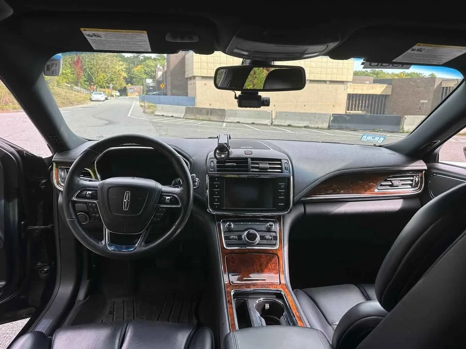 2019 Lincoln Continental 10th Gen - Image 2 of 9