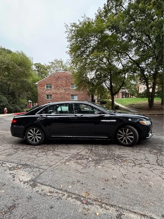 2019 Lincoln Continental 10th Gen - Image 2 of 13