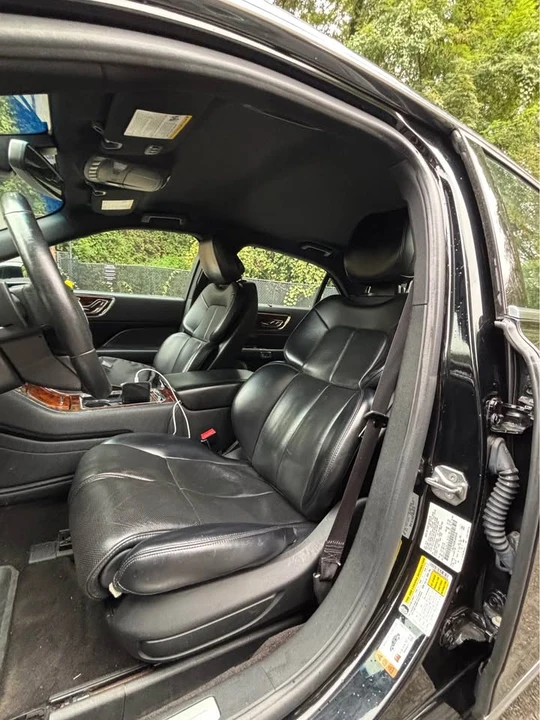 2019 Lincoln Continental 10th Gen - Image 11 of 13