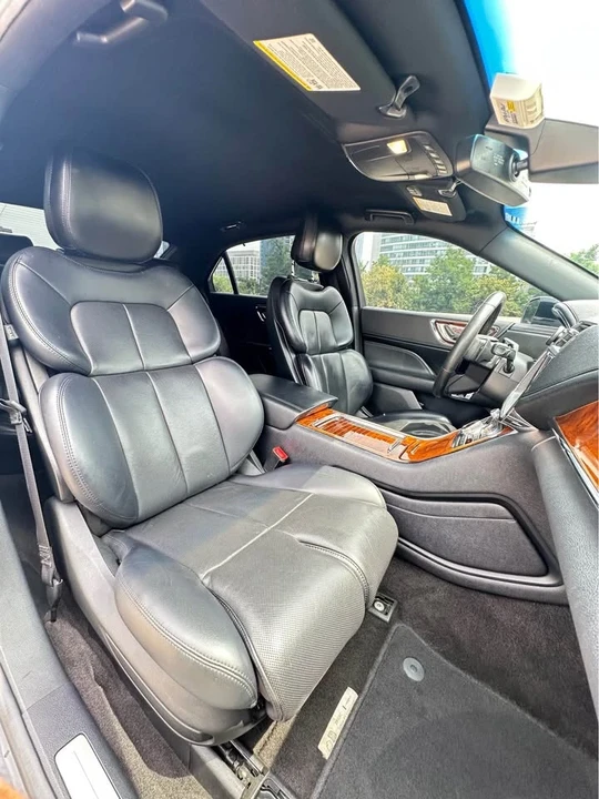 2019 Lincoln Continental 10th Gen - Image 14 of 18