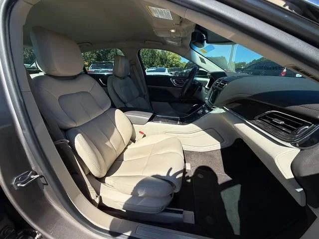 2019 Lincoln Continental 10th Gen - Image 10 of 13