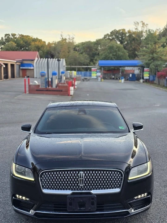 2019 Lincoln Continental 10th Gen - Image 2 of 12