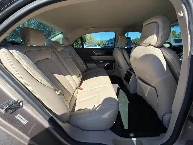 2019 Lincoln Continental 10th Gen - Image 12 of 13