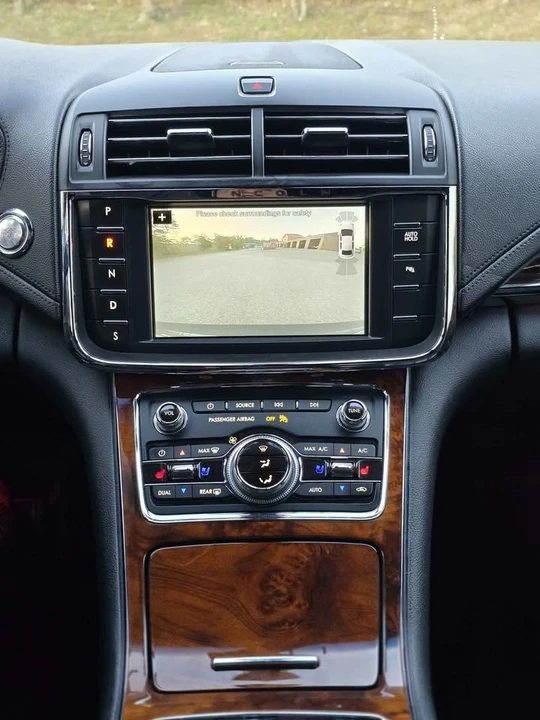 2019 Lincoln Continental 10th Gen - Image 10 of 12