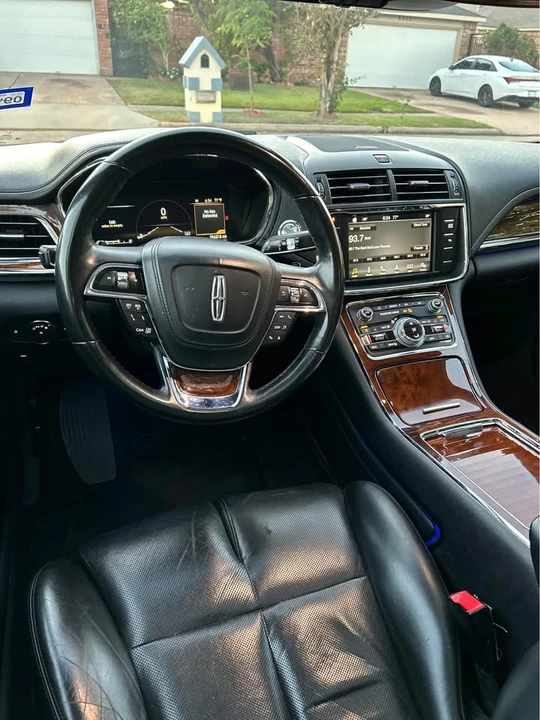 2019 Lincoln Continental 10th Gen - Image 15 of 17