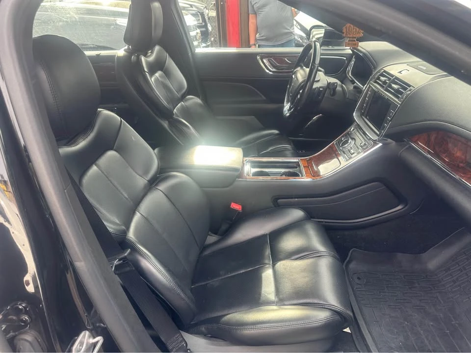 2019 Lincoln Continental 10th Gen - Image 11 of 19
