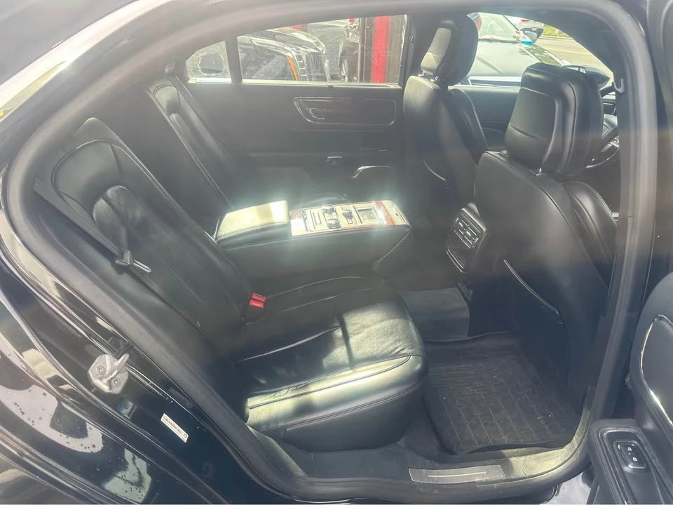 2019 Lincoln Continental 10th Gen - Image 9 of 19