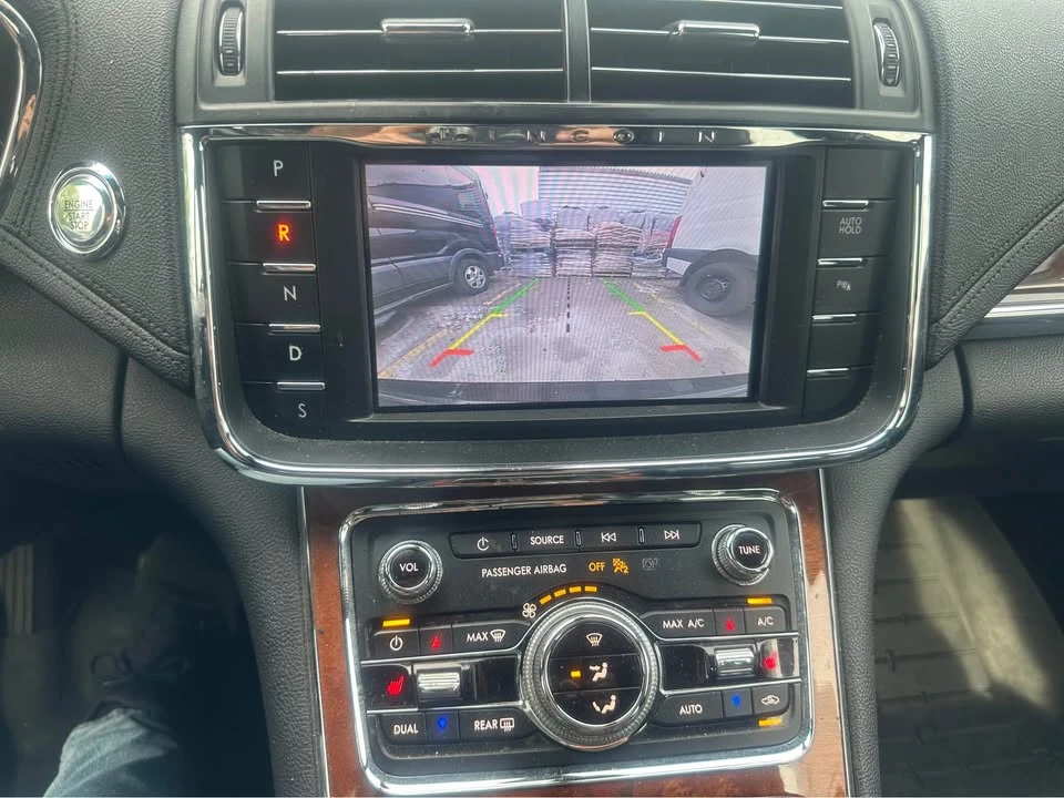 2019 Lincoln Continental 10th Gen - Image 14 of 19