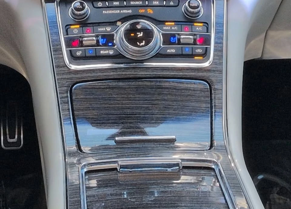 2019 Lincoln Continental 10th Gen - Image 11 of 12