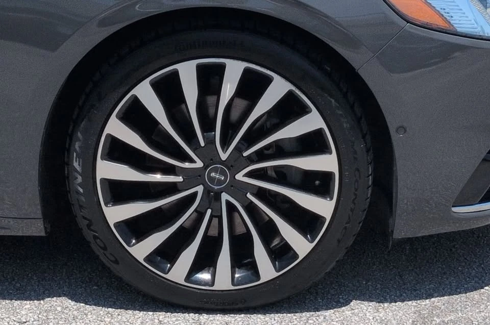 2019 Lincoln Continental 10th Gen - Image 7 of 12
