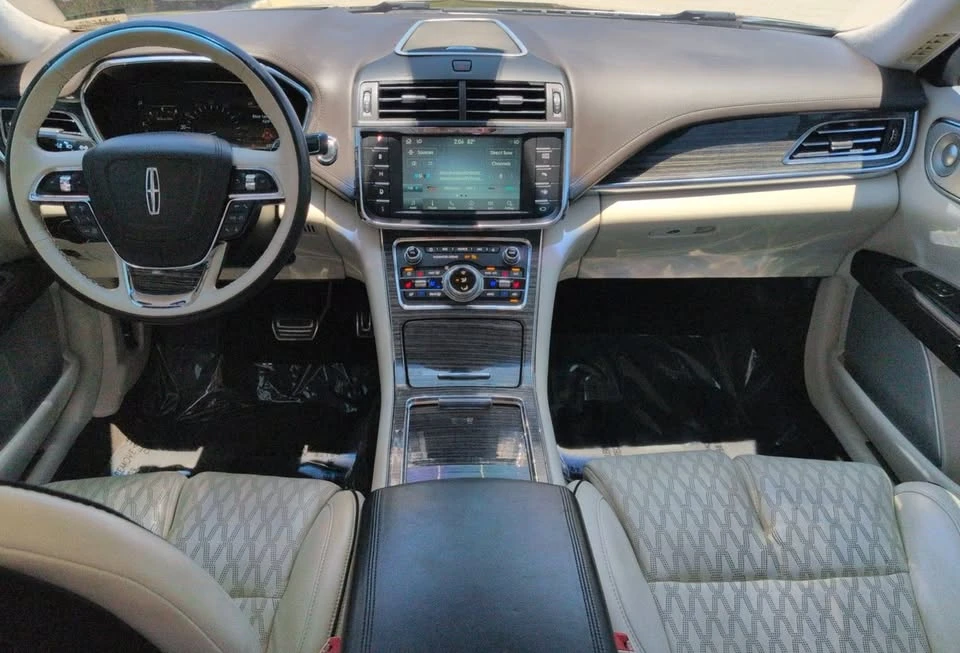 2019 Lincoln Continental 10th Gen - Image 9 of 12