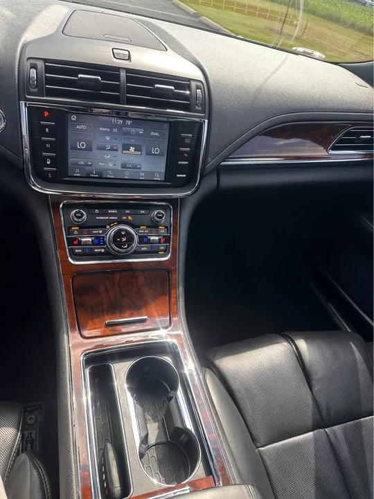 2019 Lincoln Continental 10th Gen - Image 14 of 16