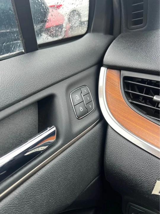 2019 Lincoln MKC - Image 15 of 18