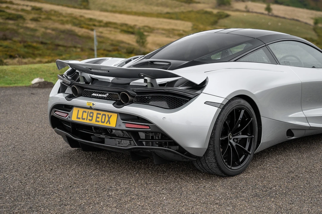 2019 McLaren 720S - Image 28 of 31
