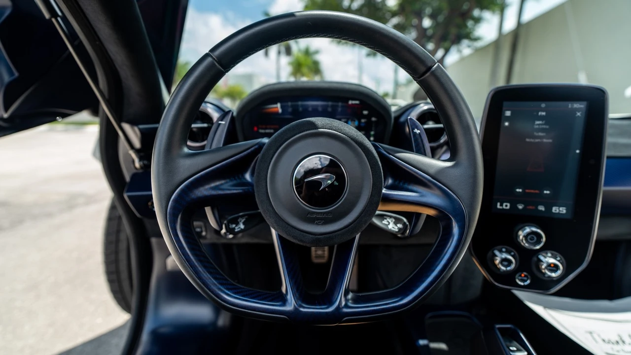 2019 McLaren Senna - Image 17 of 31