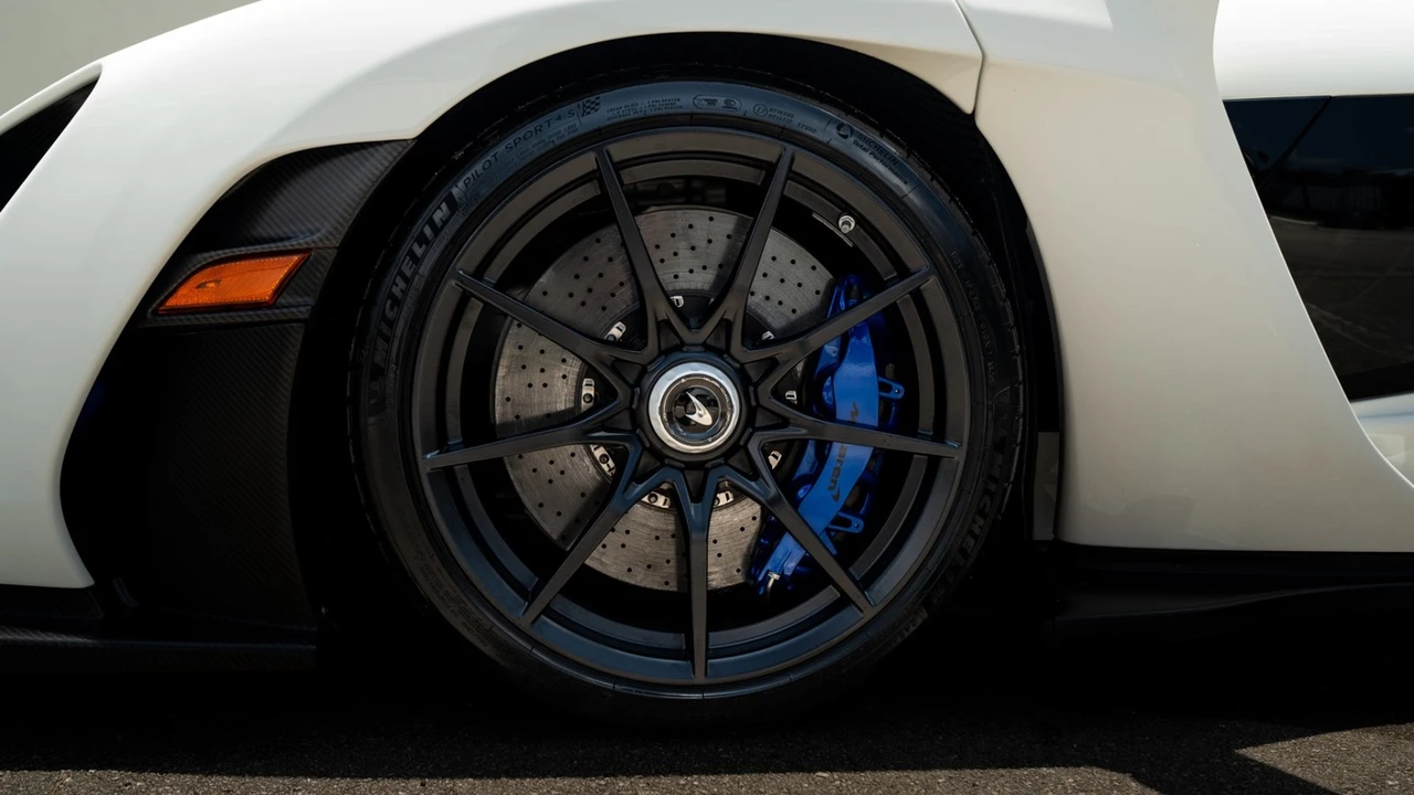 2019 McLaren Senna - Image 13 of 31