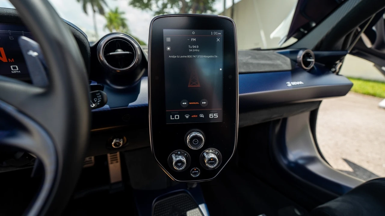 2019 McLaren Senna - Image 18 of 31