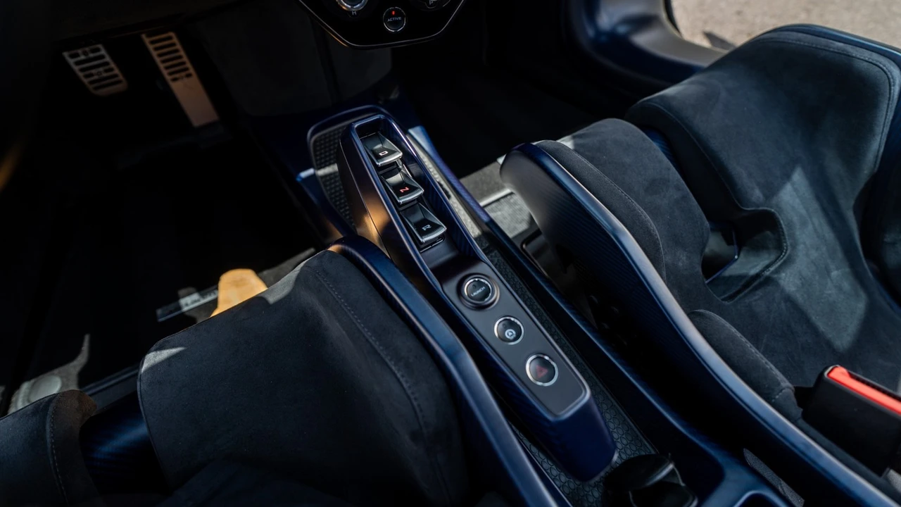 2019 McLaren Senna - Image 19 of 31