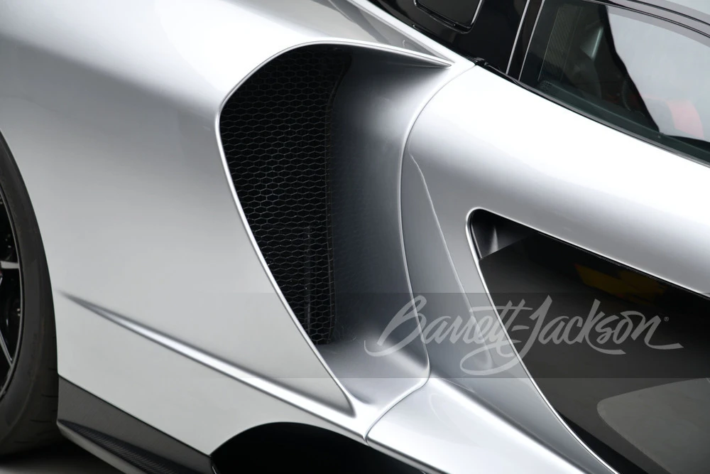 2019 McLaren Senna - Image 21 of 31